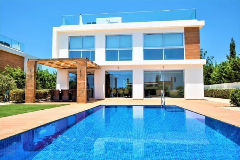 4 Bedroom House in Coral Bay, photo 1